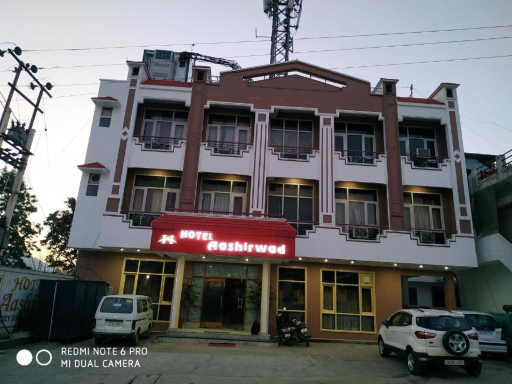 Aashirwad Hotel Katra  Exteriör bild