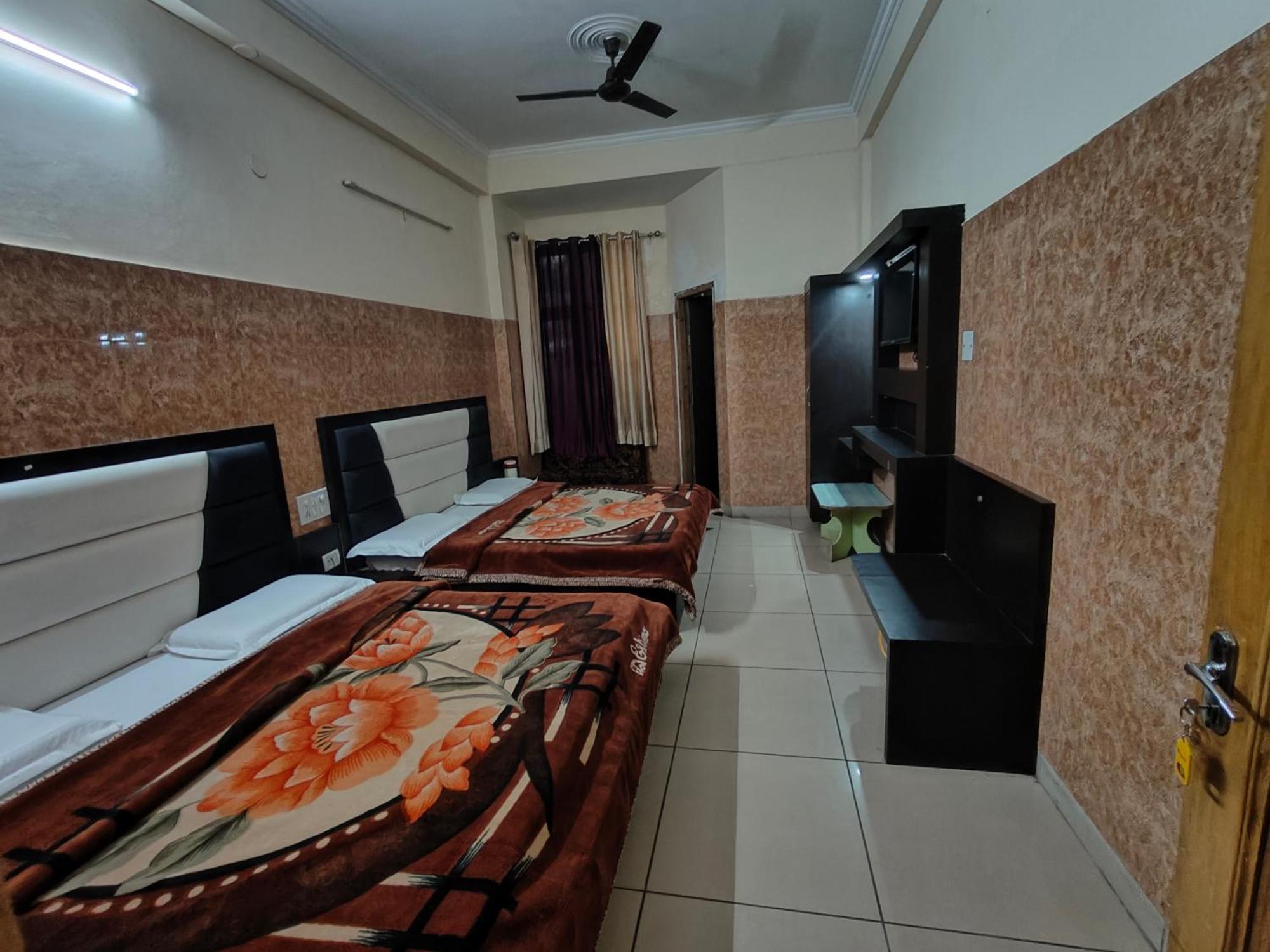 Aashirwad Hotel Katra  Exteriör bild